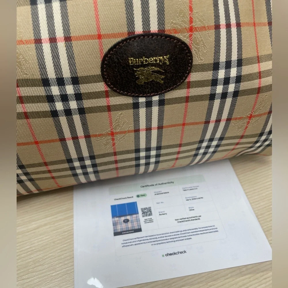 Burberry elegant handbag
